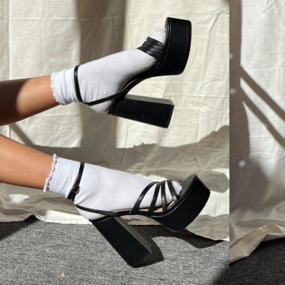 DOLLSKILL Black platform heels SIZE 7 80’s platform heel